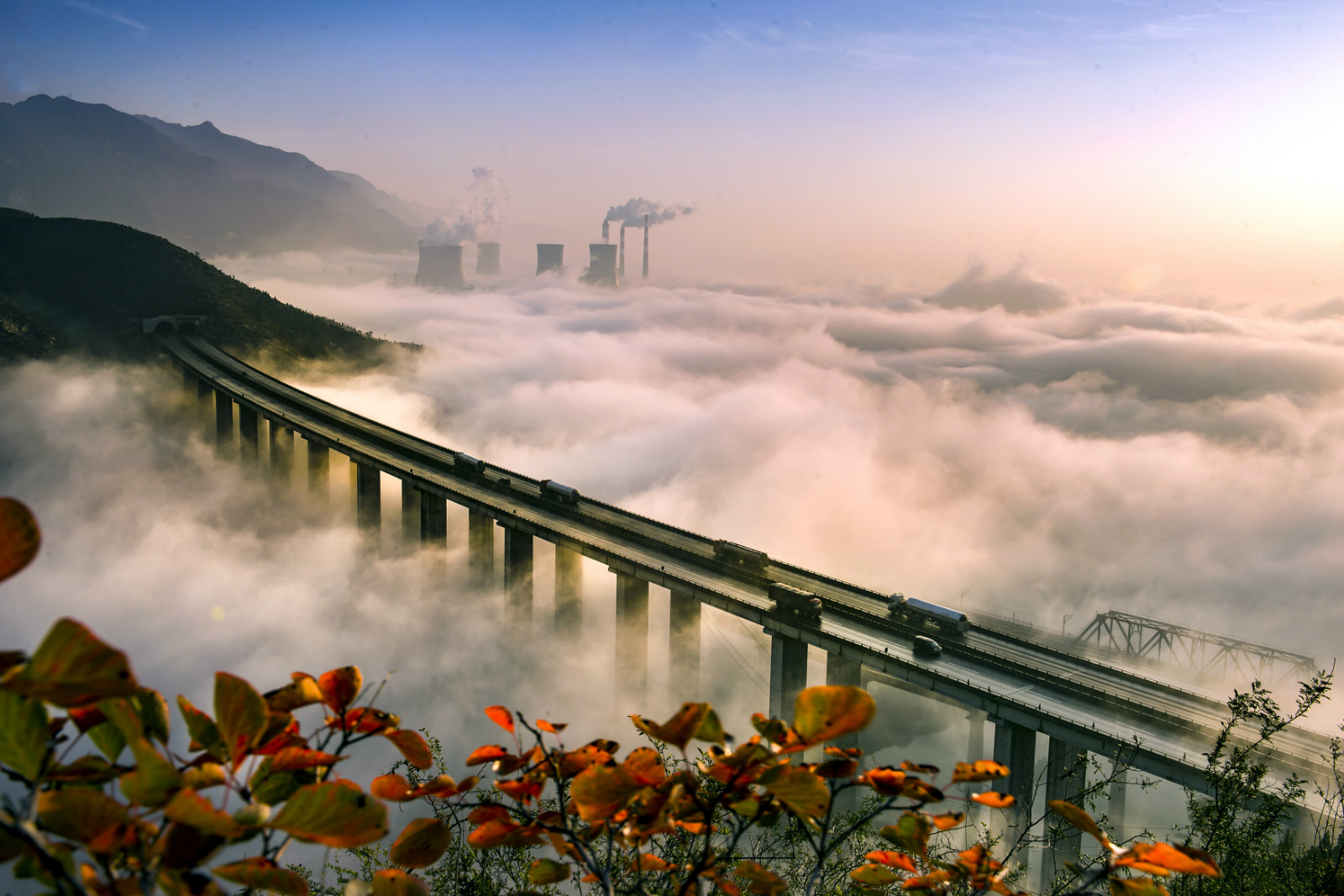 02   221.城鄉(xiāng)建設 云上行走-五龍口沁河高速大橋－杜甫生－濟源市住建局－13838916222_meitu_2.jpg